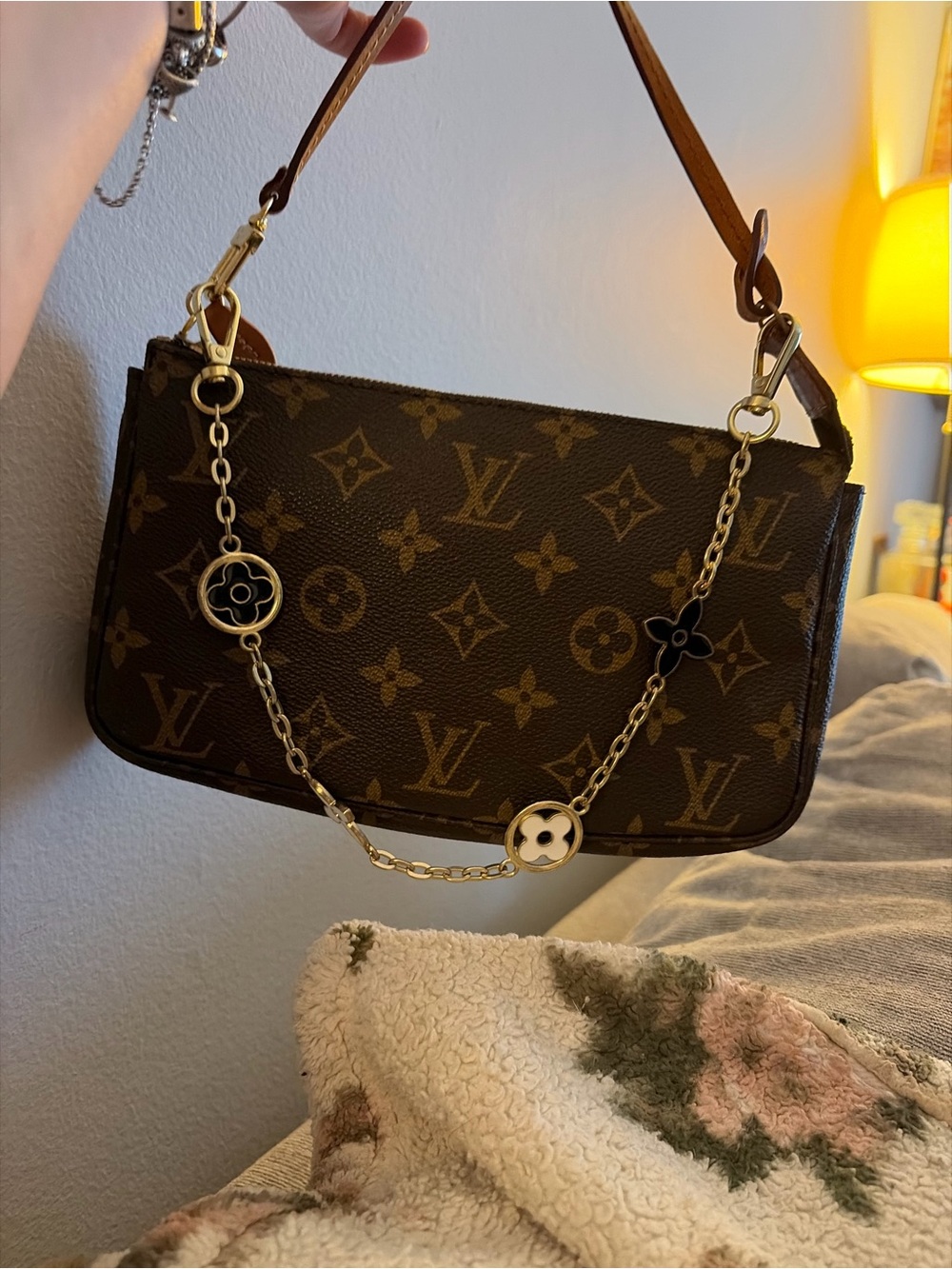 Authentic LV vintage Pochette Acessories